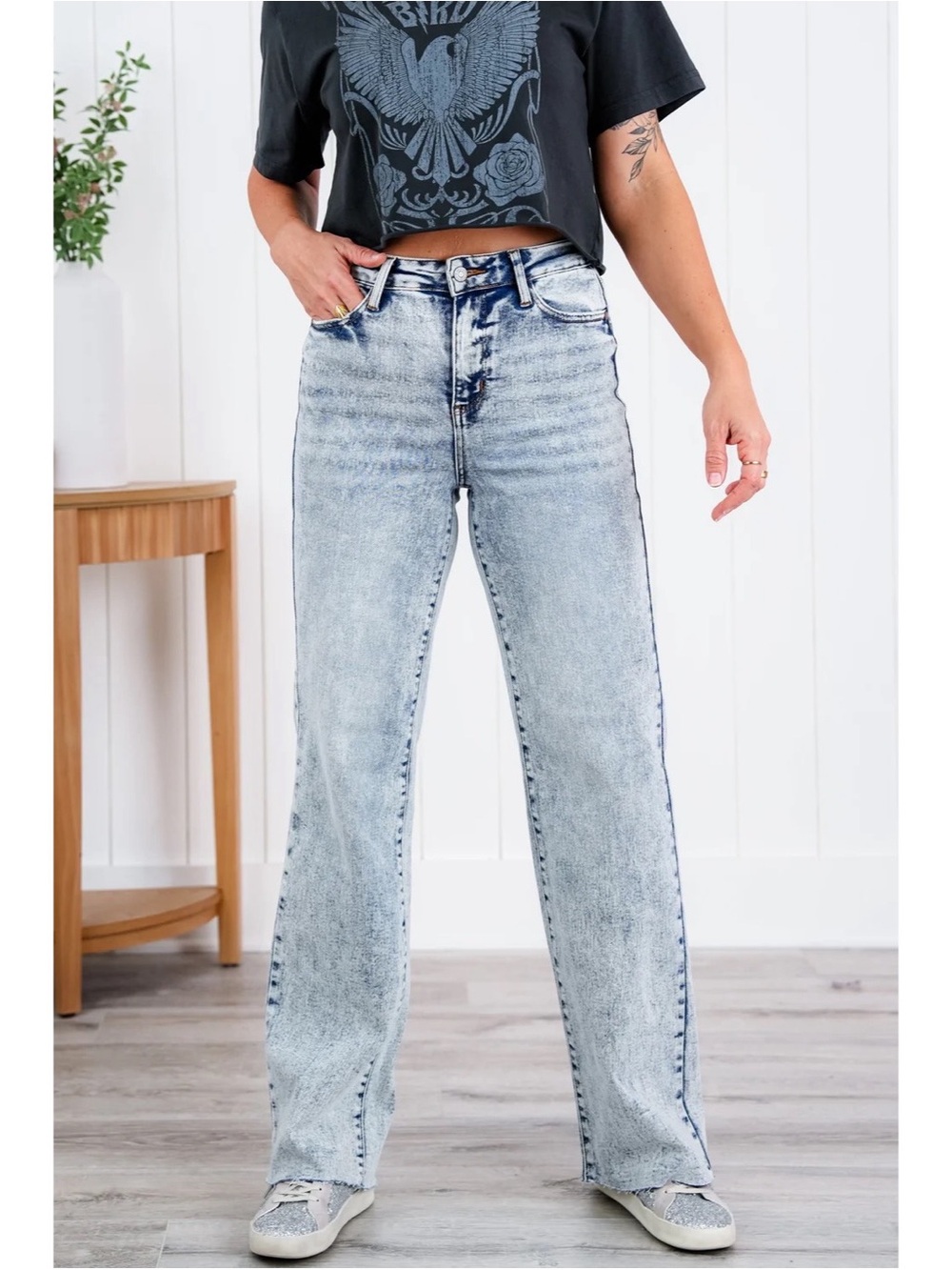 Judy Blue High Rise Mineral Wash Wide Leg Jeans in Acid Blue Wash Size 15/32